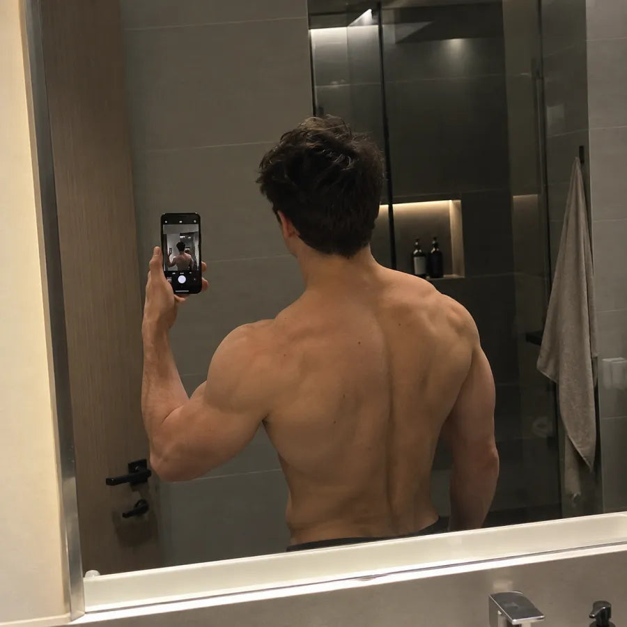Captain Workout member documenting his back progress